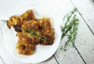 This Whole30 & Paleo Fried Chicken is simple, perfectly seasoned, incredibly tasty, tender and Whole30- and Paleo-compliant.