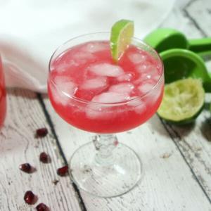 Semi-sweet + a little tart + a lot bubbly, this Non-Alcoholic & Whole30 Pomegranate Lime Sparkler uses fresh fruit juices and homemade sparkling water. #NYE goals!