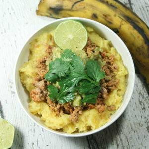 These Turkey Taco Bowls with Mashed Plantains are easy, cheap and delicious + Whole30-compliant, Paleo, Primal and gluten-, grain-, and dairy-free!