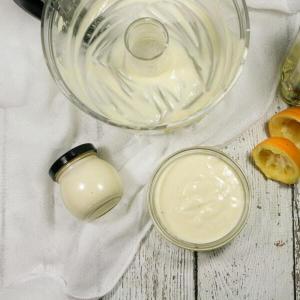 This yummy Paleo & Whole30 Mayonnaise requires only 4 ingredients (+S&P)! Once you try it, you'll never go back to store-bought chemical-laden mayo again!