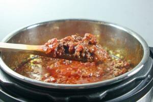 This Instant Pot Chili is Paleo + Whole30 compliant and only requires 8 ingredients (+S&P). The perfect raid-your-pantry healthy, tasty, weeknight meal.