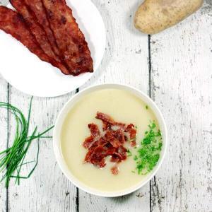 This Dairy-Free and Whole30 Potato Leek Soup will knock your fuzzy winter socks off! Smooth, creamy and spicy (+ healthy), it is the perfect winter pick-you-up.