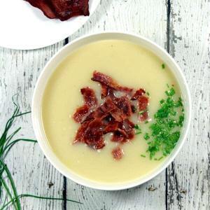 This Dairy-Free and Whole30 Potato Leek Soup will knock your fuzzy winter socks off! Smooth, creamy and spicy (+ healthy), it is the perfect winter pick-you-up.