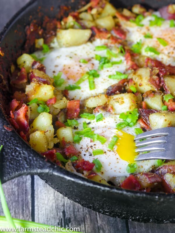 This Whole30 Breakfast Skillet is the perfect one-dish brunch! It's packed full of fresh veggies, herbs, eggs and bacon. Add it to your weekly rotation. #whole30 #cleaneating #farmsteadchic | www.farmsteadchic.com