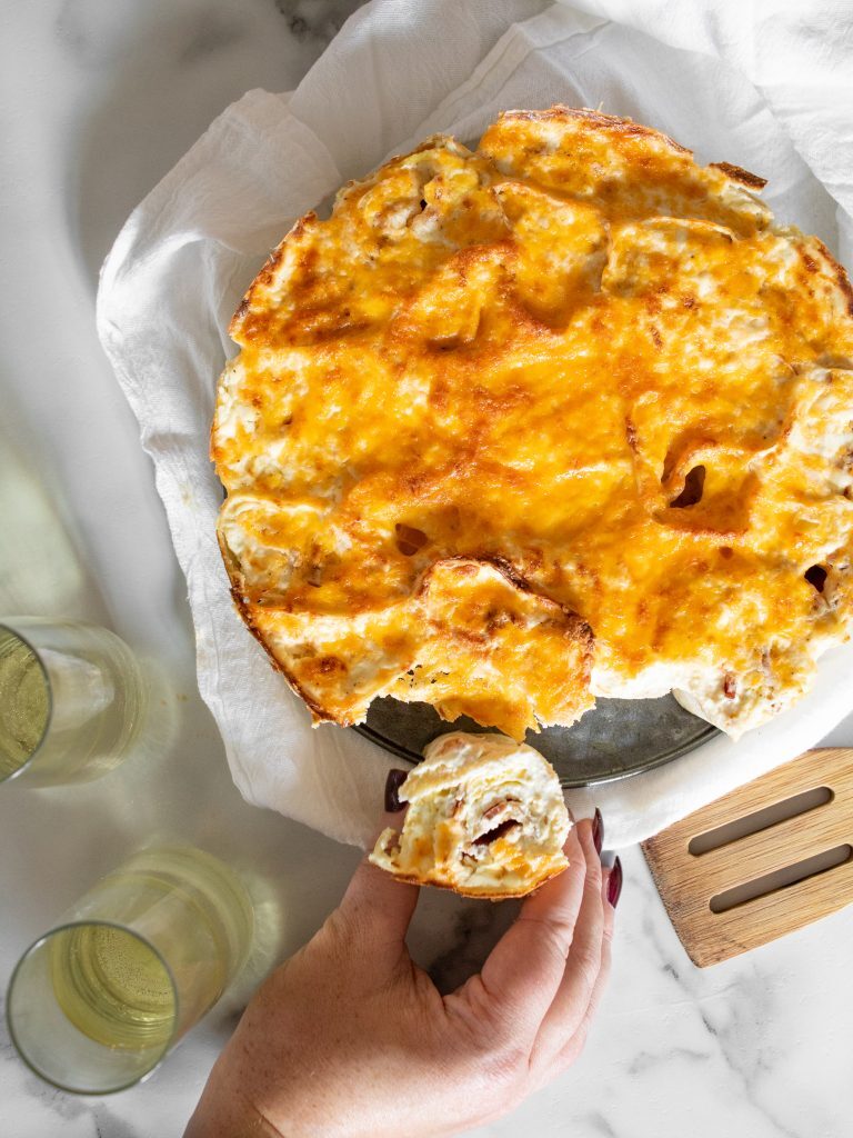 CHEESY KETO BREAKFAST PULL-APART WITH WHITE PEPPER GRAVY 